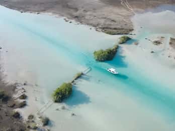 Bacalar: 3 Hour Boat Trip with Swimming & Drinks