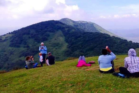 نيروبي: جولة مشي طويلة في تلال نغونغ مع مغامرة الانزلاق بالحبلNairobi: Ngong Hills Guided Hike with Zipline Adventure