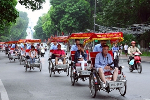 Cyclo Hanoi Old Quarter and Egg Coffee Tour Group Tour with Water Puppet Show