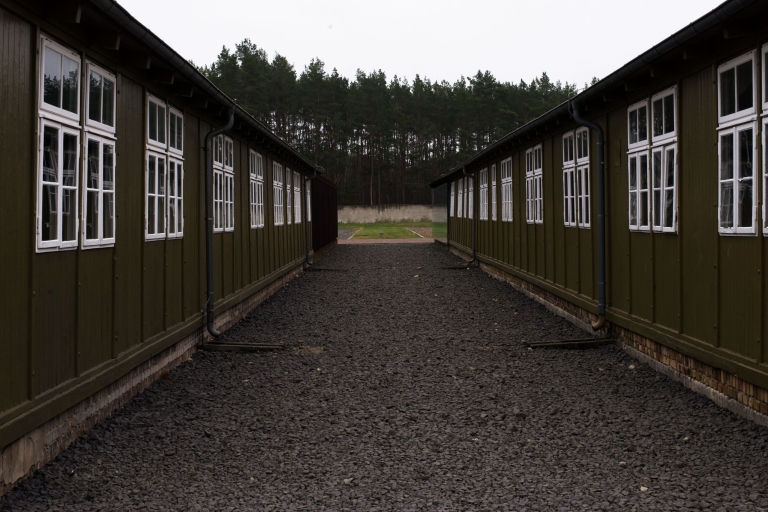 Tour privado en coche al campo de concentración de SachsenhausenTour con Transporte Público