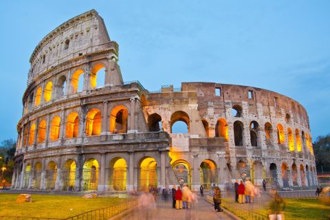 Roma: tour serale del Colosseo con piano dell'Arena