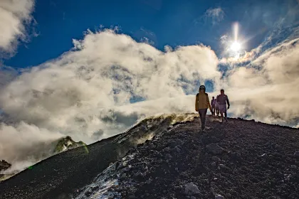 Von Nicolosi aus: Ätna-Südgipfel-Krater-Trekking-Tour