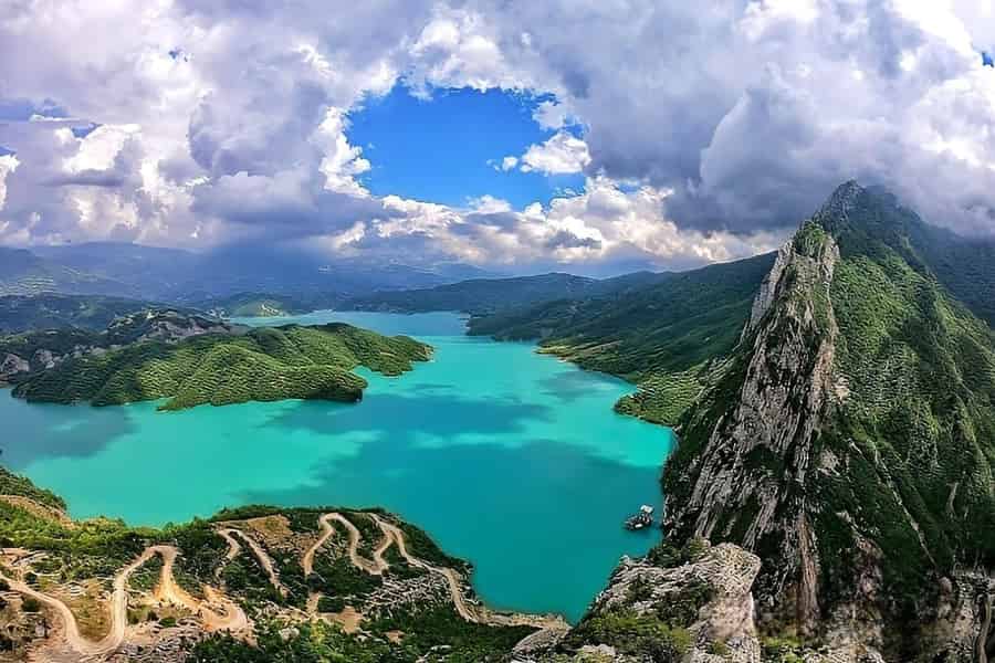 Ab Tirana/Durrës: Tagestour zum Bovilla-See und zum Berg Gamti. Foto: GetYourGuide Ab Tirana/Durrës: Tagestour zum Bovilla-See und zum Berg Gamti. Foto: GetYourGuide