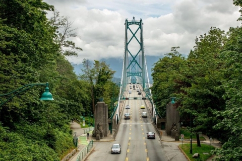 Vancouver: Lynn Valley Suspension Bridge & Nature Walk Tour