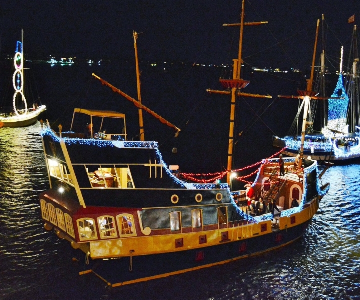 Sant'Agostino: Nights of Lights Pirate Ship Tour