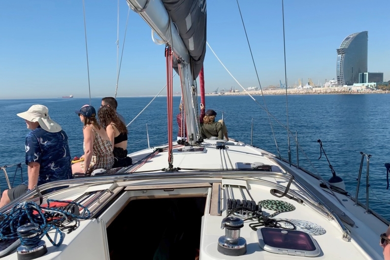 Barcelona: 2-godzinna wycieczka żaglówką z wiosłem na pokład