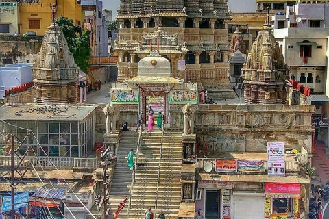 Udaipur: Private City Tour with Vintage Cars & Havelis