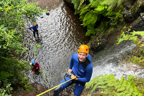 Ab Funchal: Canyoning auf der Insel Madeira für Anfänger