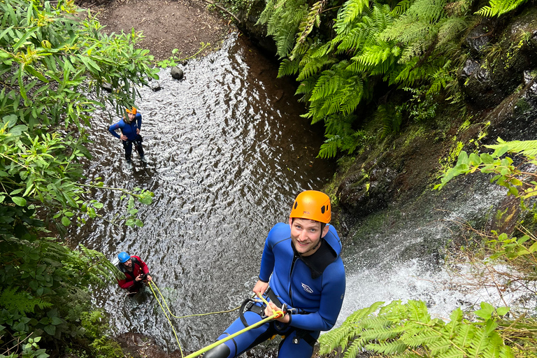 Van Funchal: Canyoning op het eiland Madeira voor beginners