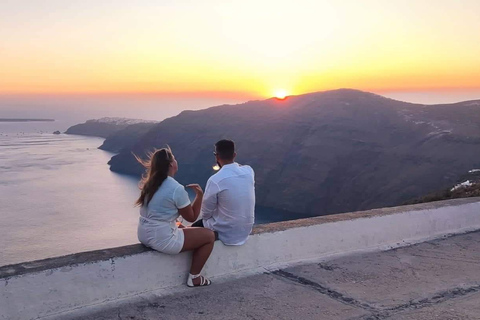 Santorin : visite privée au coucher du soleil avec pique-nique et transfertSantorin : visite privée de l'île au coucher du soleil avec pique-nique et transfert