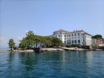 Baveno : visite en bateau à arrêts multiples vers les 3 îles Borromées