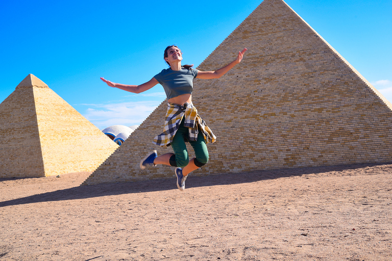 Ab Hurghada: Mini Egypt Park - Tour mit TransfersTour mit Gruppentransfer