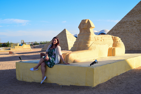 Ab Hurghada: Mini Egypt Park - Tour mit TransfersTour mit Gruppentransfer