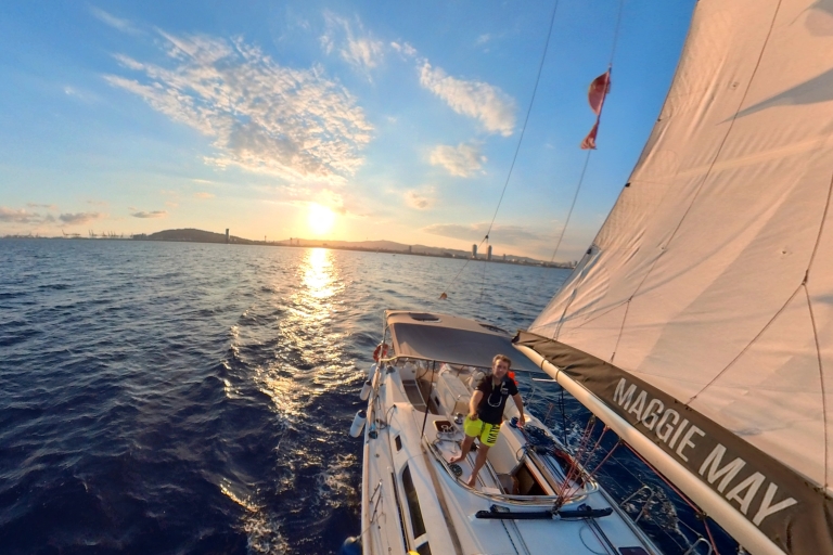 Barcelona: 2-stündige Segelboottour mit Paddle Boarding