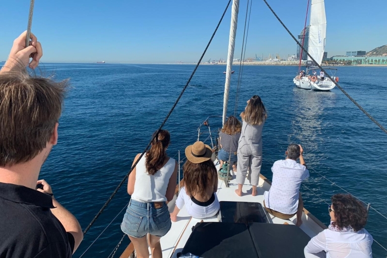 Barcelone : excursion en voilier de 2 h avec embarquement à pagaie