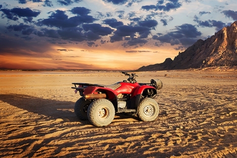Sharm El Sheikh: Sunset Tour quadem ATV z górą EchoSunset Tour przez Double Quad z przejażdżką na wielbłądach, kolacją i pokazem