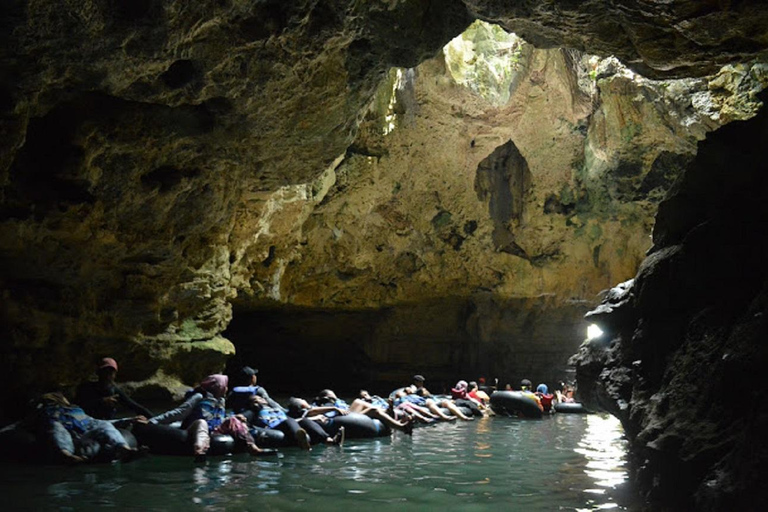 Yogyakarta : Explorez la grotte de Pindul, la rivière Oyo et la plage de Timang