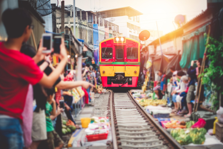 Bangkok: Maeklong Train Market and Floating Market Tour