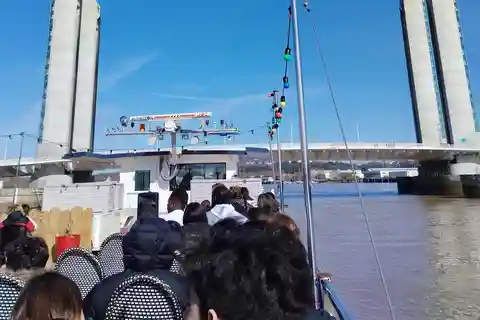 Bordeaux: Guided River Cruise