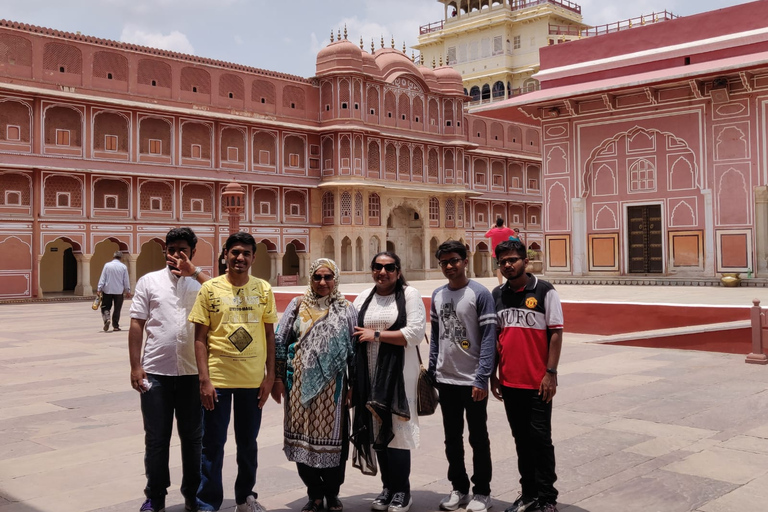 Von Delhi aus: Ganztägige private Sightseeing-Tour in JaipurAll Inclusive Tour mit Mittagessen, Denkmalgebühr