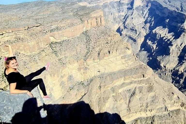Muscat: Jebel Shams Balcony Walk & Wadi Nakhr Shared Tour