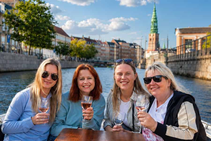 Kopenhagen: Geführte Bootstour durch wunderschöne Kanäle. Foto: GetYourGuide