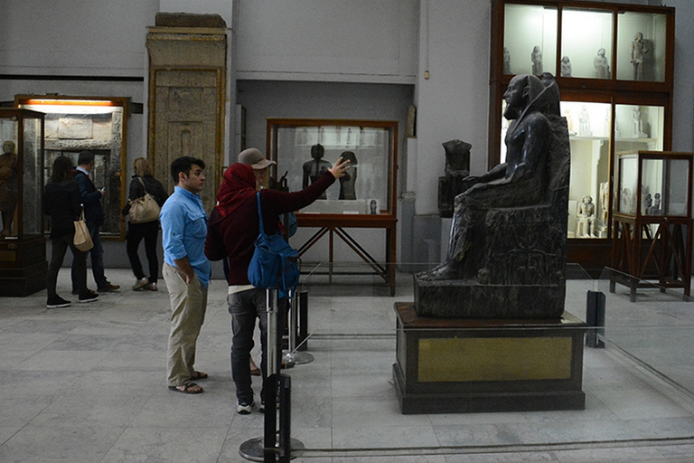 Sharm El Sheikh: Tour di un giorno al Cairo in autobus con guida e pranzoGruppo privato - Tour di un giorno al Cairo con guida e pranzo