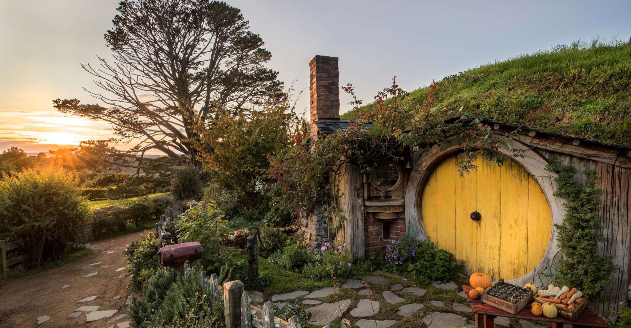 From Rotorua, Hobbiton Movie Set Tour with Festive Lunch - Housity