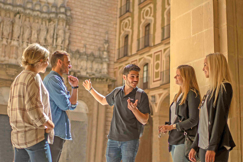 Barcellona: Visita al monastero di Montserrat e pranzo in agriturismoGiro regolare