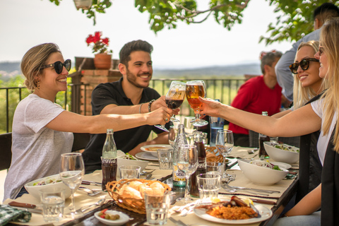 Barcelona: Besök i Montserrat-klostret och lunch på en bondgårdRegelbunden rundtur