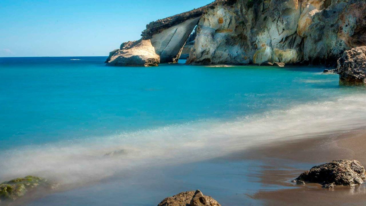 Von Sifnos aus: Milos Insel Tour mit Schwimmen und Schnorcheln