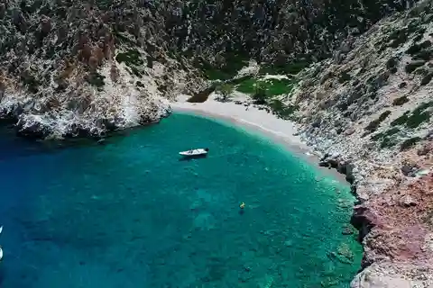 De Sifnos: Kimolos e Poliegos Tour com Natação
