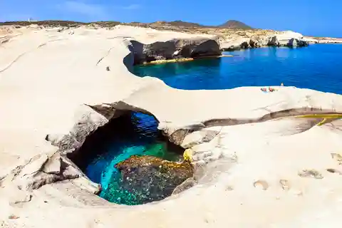De Sifnos: Kimolos e North Milos Speedboat Tour