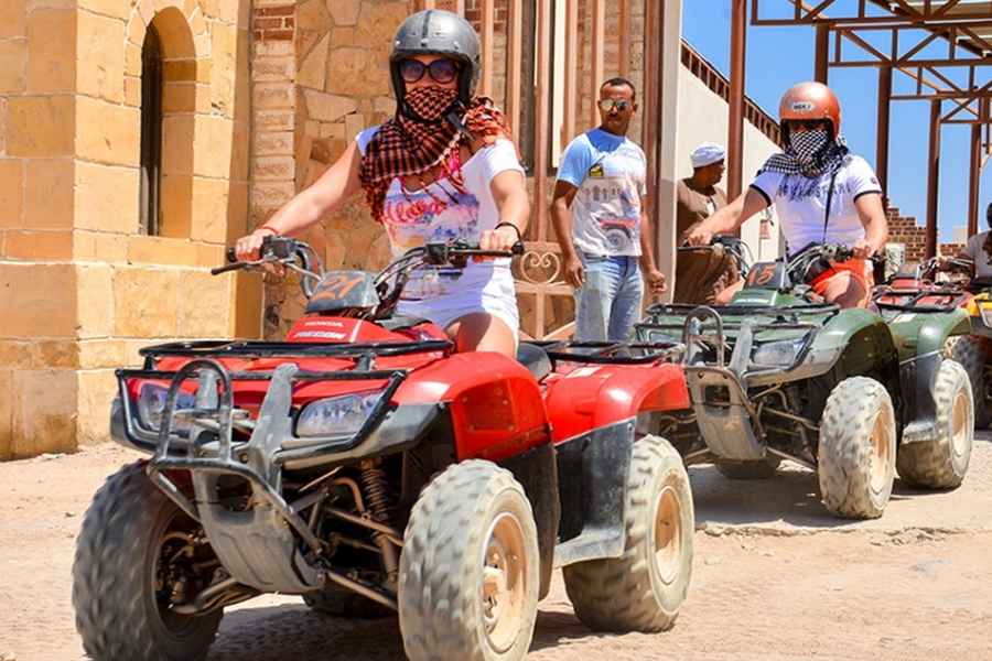 Hurghada: Morgen-Quadbike-Tour, Kamelritt und Transfer