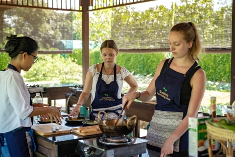 Chiang Mai: Autentyczna tajska lekcja gotowania i wizyta w gospodarstwieKurs półdniowy: poranna sesja
