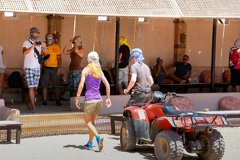 Hurghada: Safari in ATV, giro in cammello e tour del villaggio beduinoAlba in quad, cammello e colazione beduina