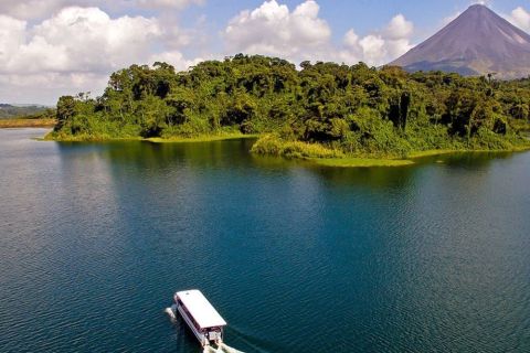 La Fortuna: Van- und Wassertaxi-Transfer nach Monteverde
