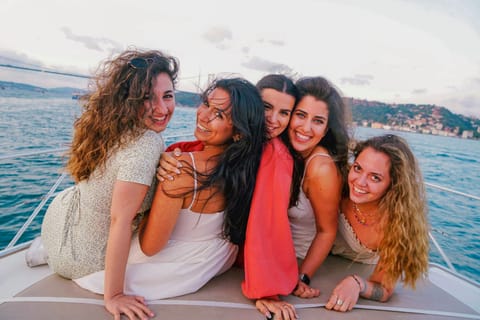 Bosphorus: Highlights Private Yacht Cruise