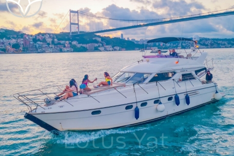 Bosporus: hoogtepunten privéjachtcruisePrivécruise met ontmoetingspunt in Bebek