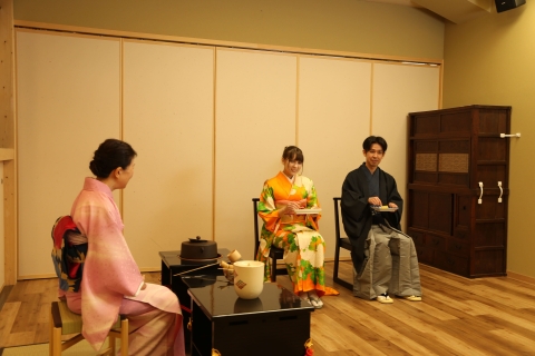 Tokio: workshop Japanse theeceremonie met thee en snoep