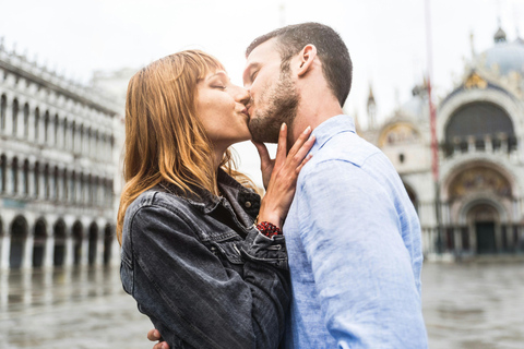 Venice: Photo Shoot with a Local Photographer and City Tour ELITE – 60 min | 50 photos + Gondola photos