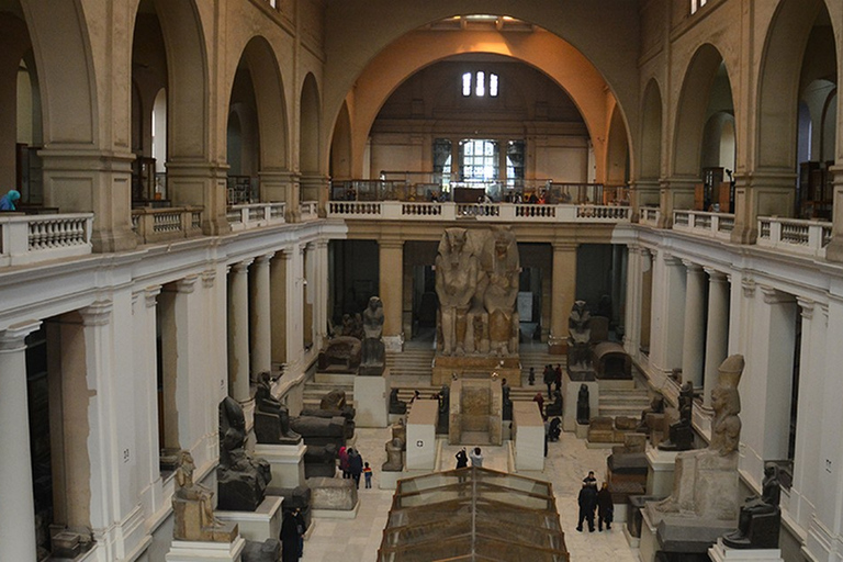 Il Cairo/Giza: Tour guidato delle piramidi, della sfinge e del museo egizioTour condiviso senza biglietti e pranzo