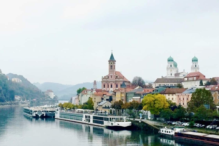 W jedną stronę prywatny transfer Passau do Pragi przez Český KrumlovZ Pasawy: prywatny transfer w 1 stronę do Pragi