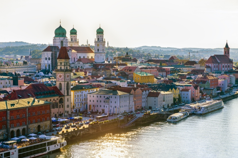 Transfert privé aller simple de Passau à Prague via Český KrumlovDe Passau : transfert privé aller simple vers Prague