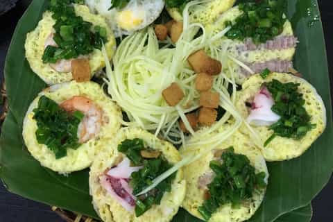 Ho Chi Minh: Motorbike Street Food Tour with Local Students