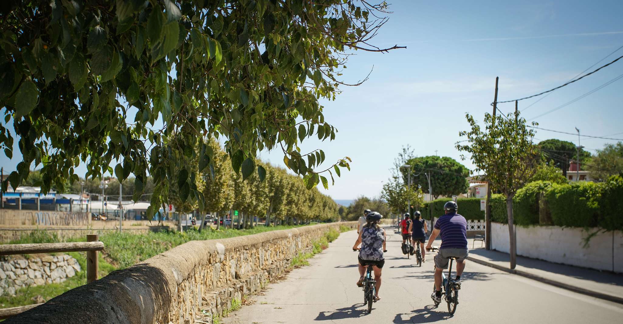 Van Barcelona, ​​zeilen en e-bike wijnmakerij tour met proeverijen - Housity