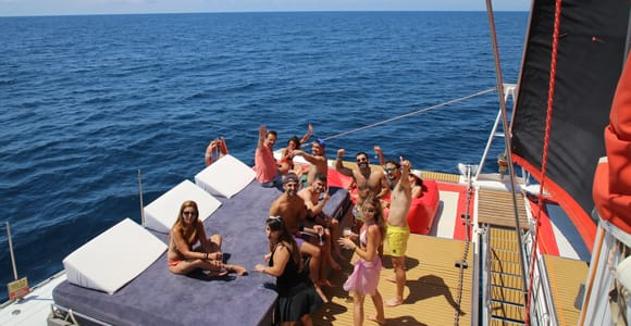 Cambrils: Catamaran Cruise with Drinks and BBQ Lunch