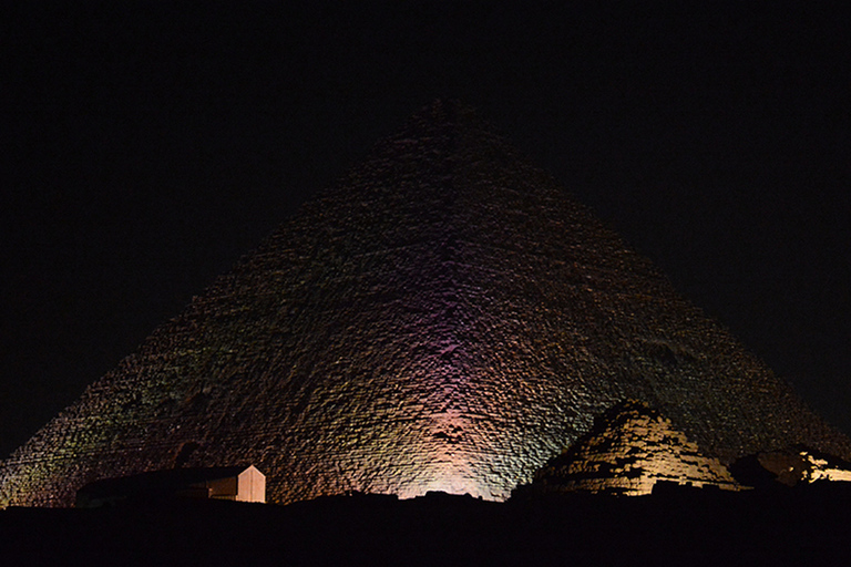 Cairo: Show de som e luz das pirâmides VIP com traslado particular