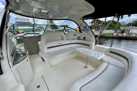 Miami: Private Yacht Charter with Drinks 6-Hour Charter