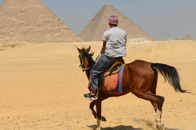 Giza: Tour a cavallo arabo intorno alle piramidi di GizaCavalcata vista Piramidi ( Senza ingresso: vista da lontano).